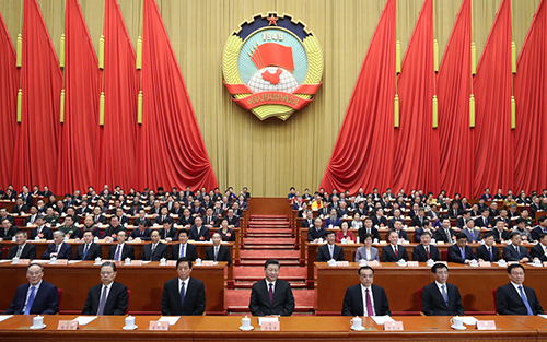 3月3日，中國人民政治協(xié)商會議第十三屆全國委員會第二次會議在北京人民大會堂開幕。這是習(xí)近平、李克強(qiáng)、栗戰(zhàn)書、王滬寧、趙樂際、韓正、王岐山在主席臺就座