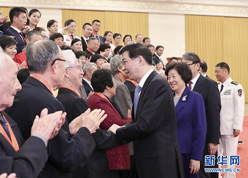 9月25日，“最美奮斗者”表彰大會(huì)在北京舉行。中共中央政治局常委、中央書記處書記王滬寧會(huì)見受表彰人員和親屬代表。　新華社記者 丁海濤 攝