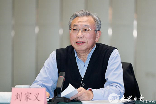 圖為省委書(shū)記劉家義出席會(huì)議并講話