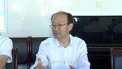 圖為第36個教師節前夕，中國殘聯黨組書記、理事長周長奎赴四川省涼山州西昌市看望特教學校師生